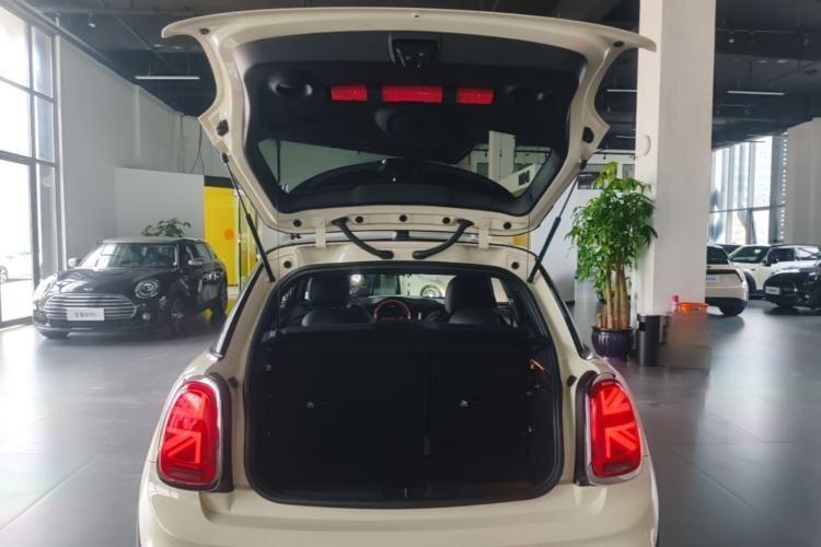 Used MINI 2018 2.0T COOPER S Racing Driver Trunk