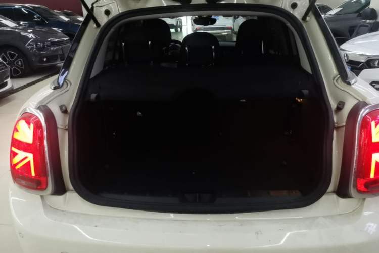 Used MINI 2018 1.5T COOPER Classic Edition Five-Door Version Trunk