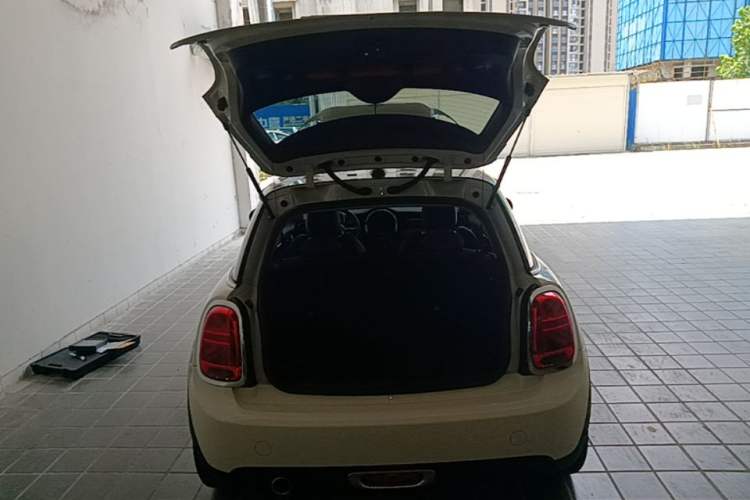 Used MINI 2018 1.5T COOPER Artist Trunk