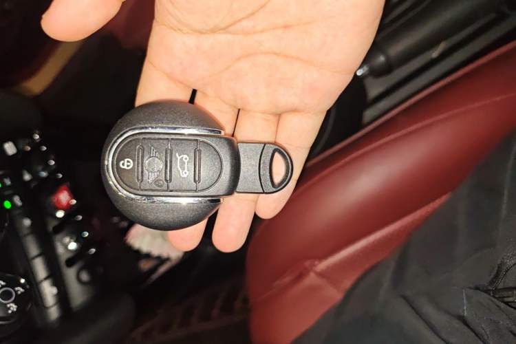 Used MINI 2018 1.5T COOPER Classic Edition Five-Door Version Vehicle Key