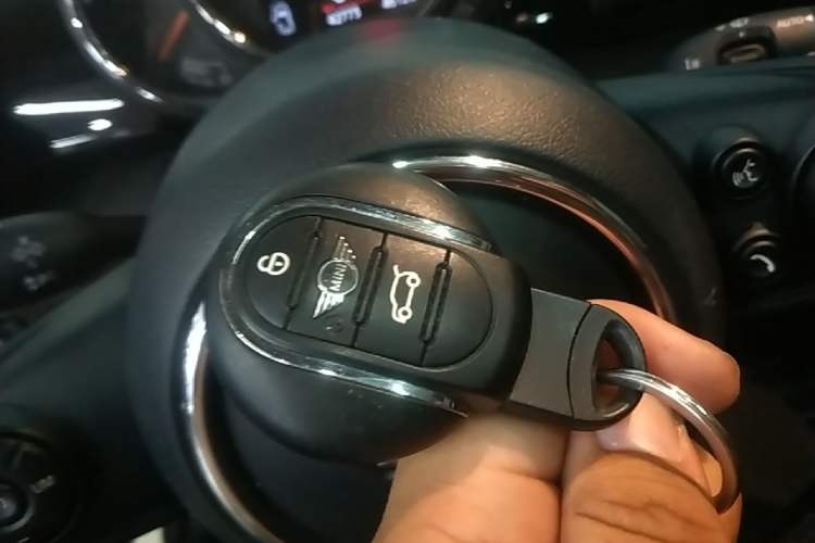 Used MINI 2018 1.5T COOPER Classic Edition Five-Door Version Vehicle Key