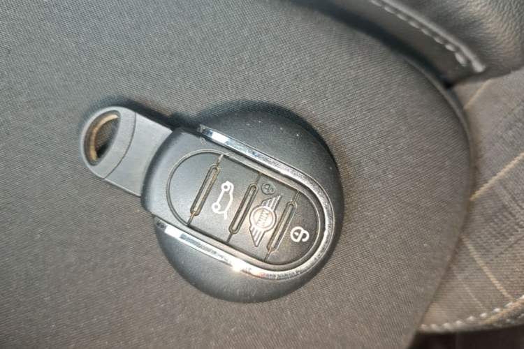 Used MINI 2018 1.5T COOPER Classic Edition Five-Door Version Vehicle Key