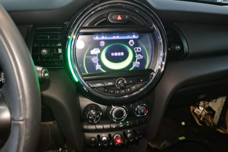 Used MINI 2018 1.5T ONE PLUS Five-Door Edition Audio And AC Panel
