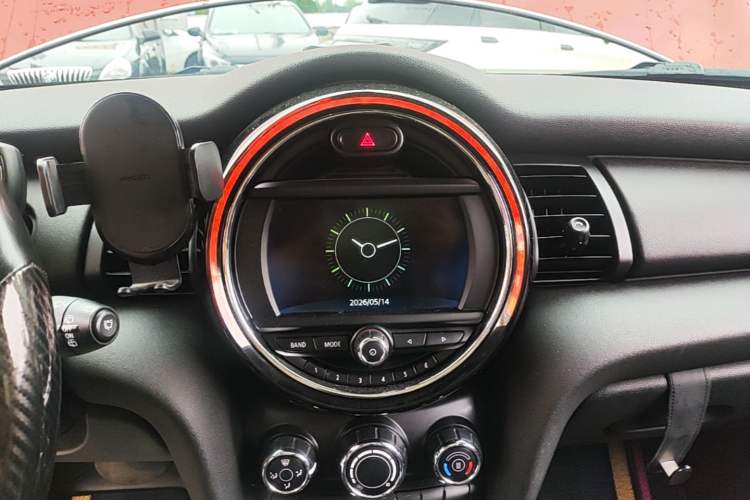 Used MINI 2018 1.5T ONE Five-Door Edition Audio And AC Panel