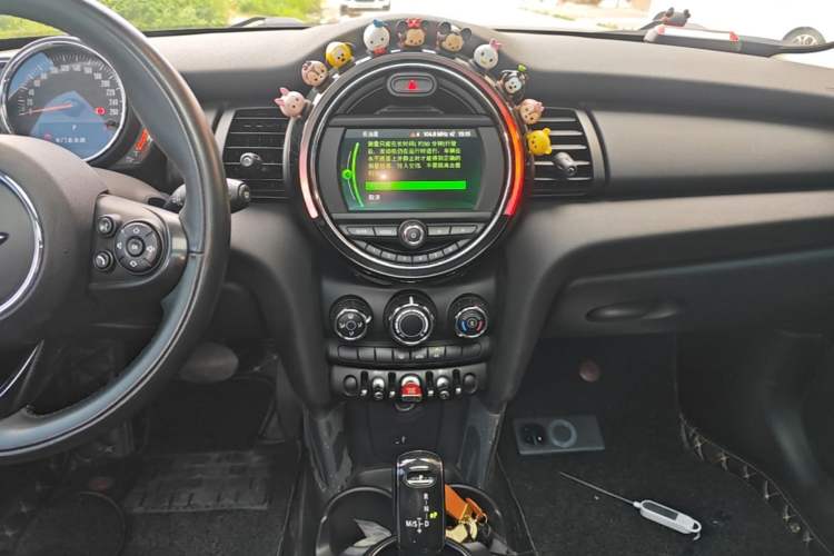 Used MINI 2018 1.5T ONE Five-Door Edition Audio And AC Panel