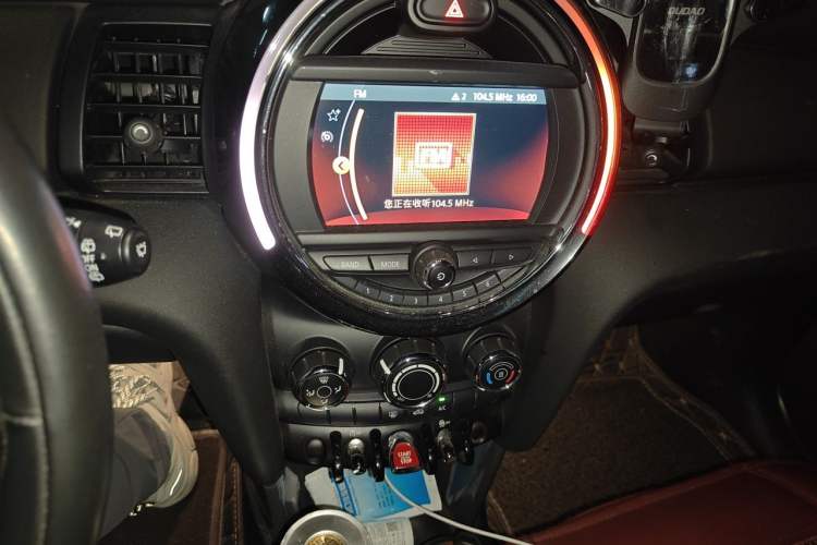 Used MINI 2018 1.5T ONE Five-Door Edition Audio And AC Panel
