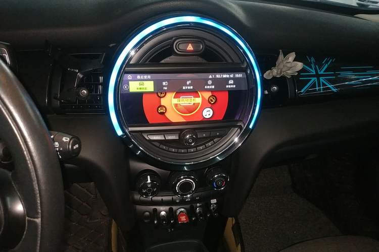 Used MINI 2018 1.5T COOPER Classic Edition Five-Door Version Audio And AC Panel