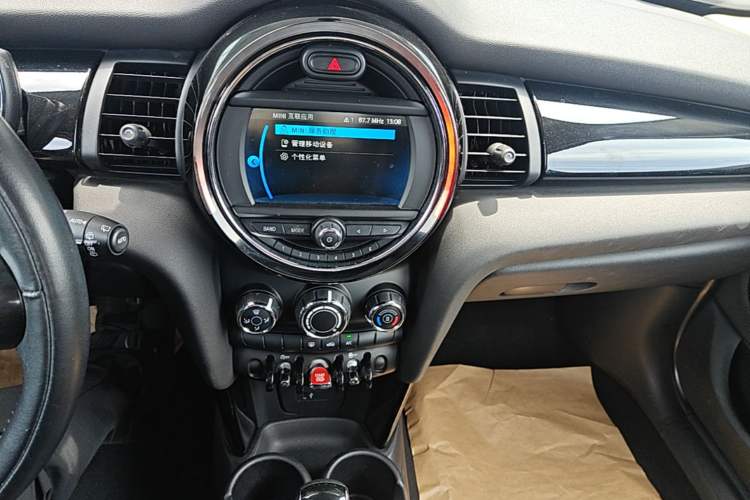 Used MINI 2018 1.5T ONE PLUS Five-Door Edition Audio And AC Panel