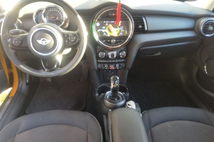 Used MINI 2018 1.5T ONE PLUS Five-Door Edition Center Console