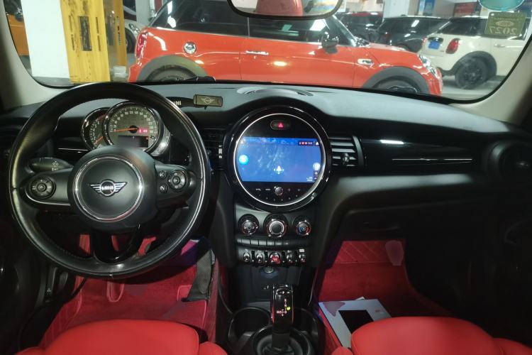 Used MINI 2018 1.5T COOPER Classic Edition Five-Door Version Center Console