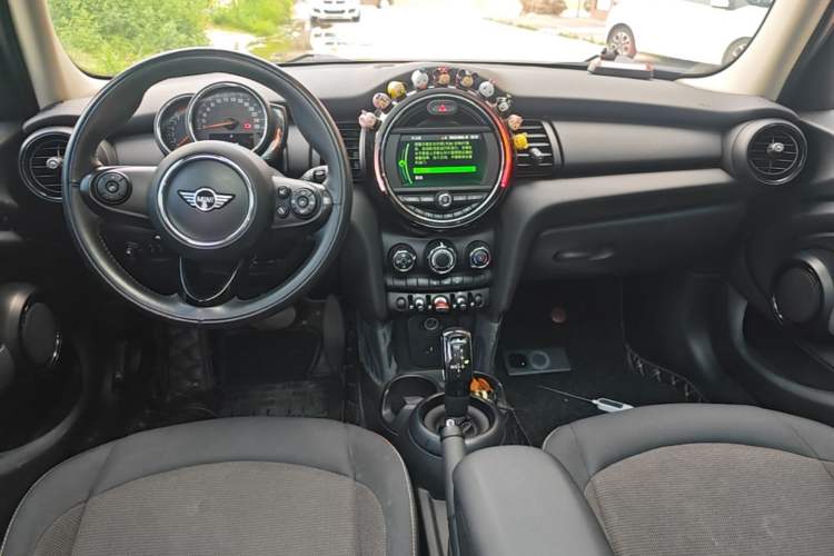 Used MINI 2018 1.5T ONE Five-Door Edition Center Console