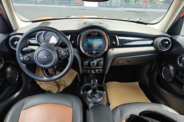 Used MINI 2018 1.5T ONE PLUS Five-Door Edition Center Console