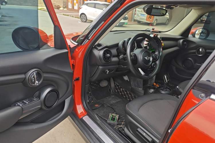 Used MINI 2018 1.5T ONE Five-Door Edition Driver Seat