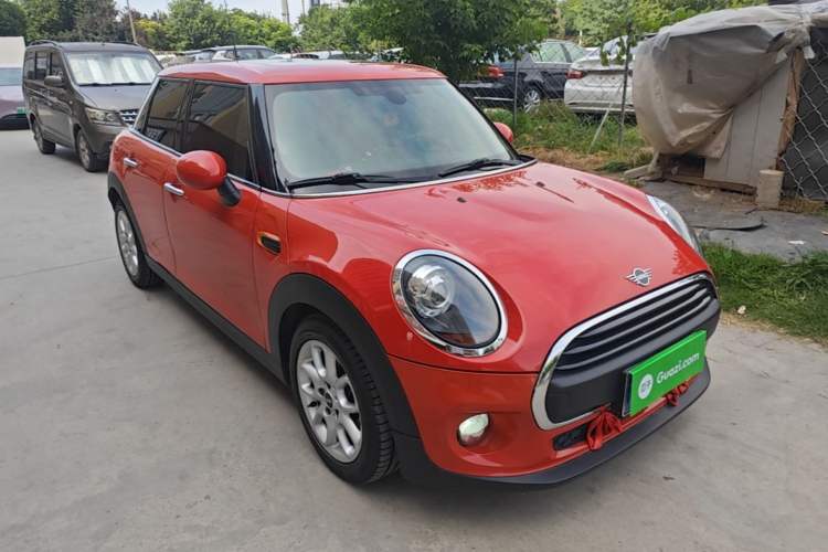 Used MINI 2018 1.5T ONE Five-Door Edition Front Right 45 Deg