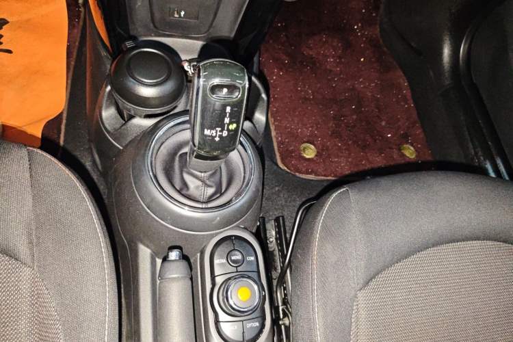 Used MINI 2018 1.5T ONE PLUS Gear Lever