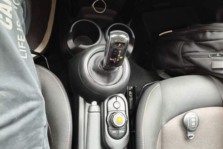 Used MINI 2018 1.5T ONE PLUS Gear Lever