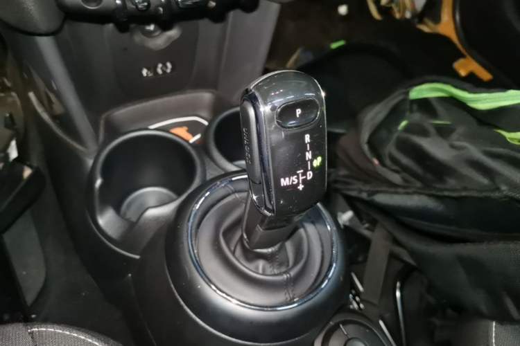 Used MINI 2018 1.5T ONE PLUS Five-Door Edition Gear Lever