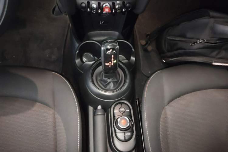 Used MINI 2018 1.5T ONE PLUS Five-Door Edition Gear Lever