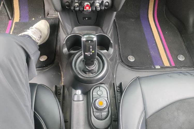 Used MINI 2018 1.5T ONE Five-Door Edition Gear Lever
