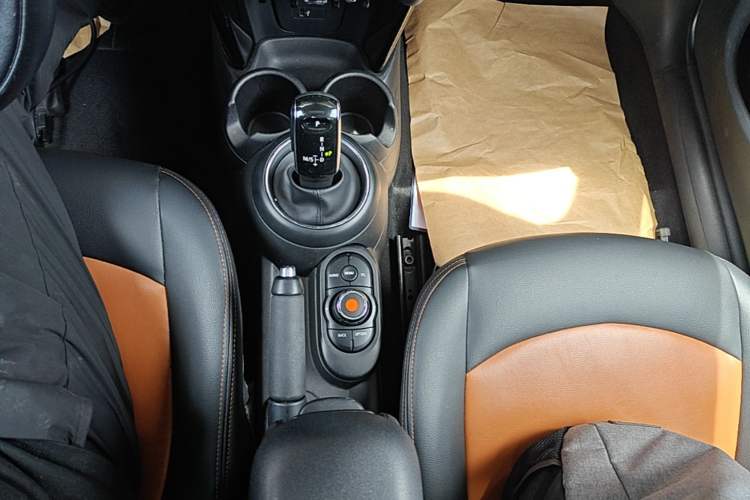 Used MINI 2018 1.5T ONE PLUS Five-Door Edition Gear Lever