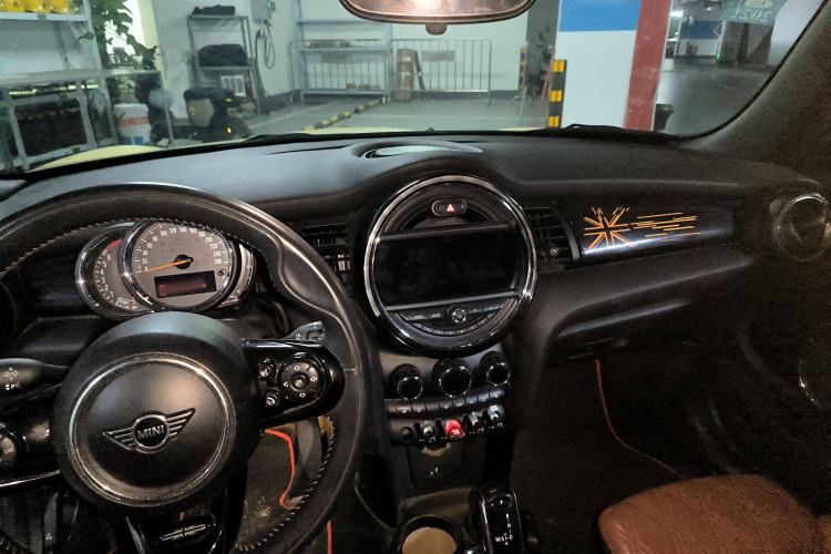 Used MINI 2018 1.5T COOPER CABRIO Classic Edition Interior 2