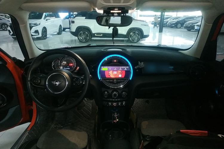 Used MINI 2018 1.5T COOPER Classic Edition Five-Door Version Interior 2