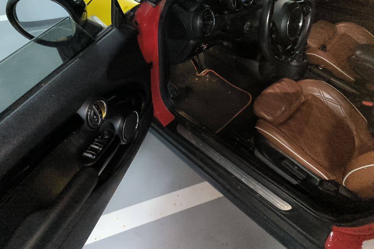 Used MINI 2018 1.5T COOPER CABRIO Classic Edition Interior 3