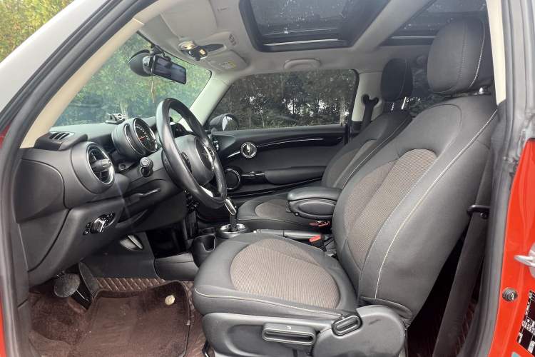 Used MINI 2018 1.5T ONE PLUS Interior 4