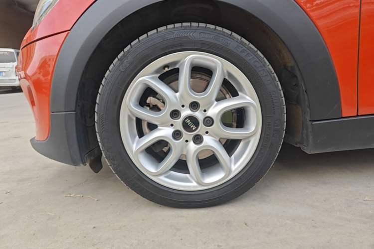 Used MINI 2018 1.5T ONE Five-Door Edition Left Front Wheel Hub