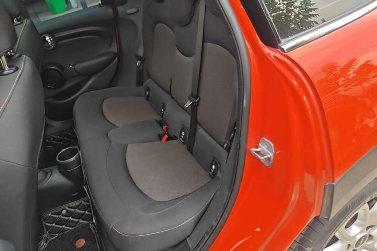 Used MINI 2018 1.5T ONE Five-Door Edition Left Rear Seat