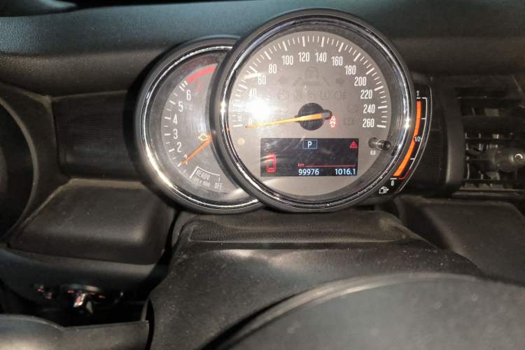 Used MINI 2018 1.5T COOPER CABRIO Classic Edition Odometer Close Up