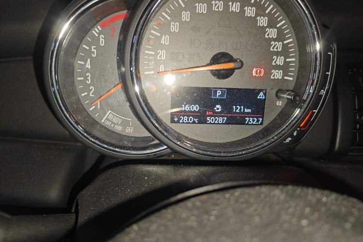 Used MINI 2018 1.5T ONE Five-Door Edition Odometer Close Up
