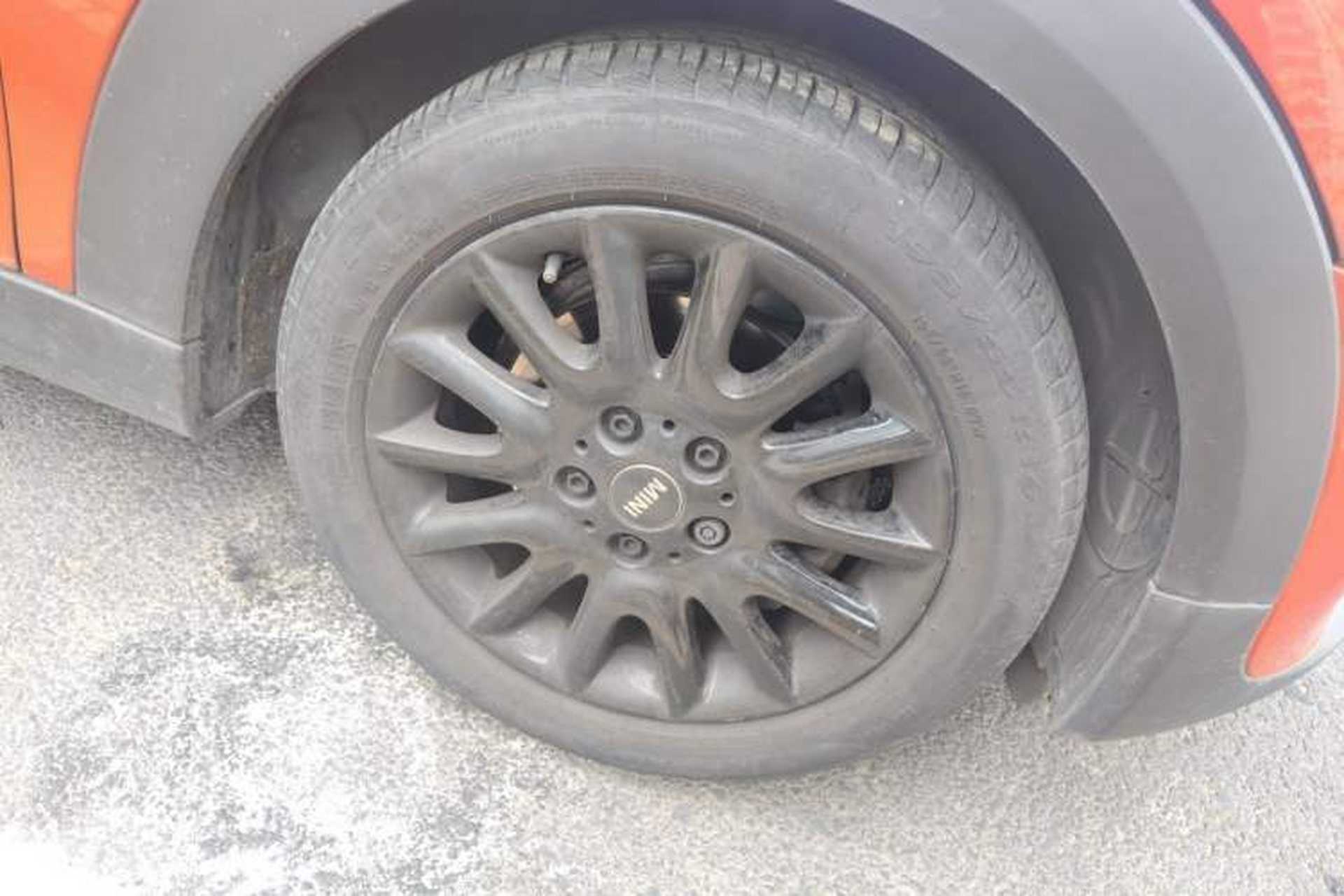 Used MINI 2018 1.5T ONE PLUS Five-Door Edition Right Front Wheel Hub
