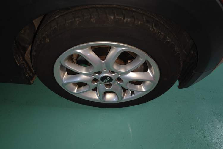 Used MINI 2018 1.5T ONE Five-Door Edition Right Front Wheel Hub