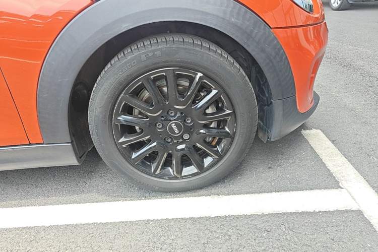 Used MINI 2018 1.5T ONE PLUS Five-Door Edition Right Front Wheel Hub
