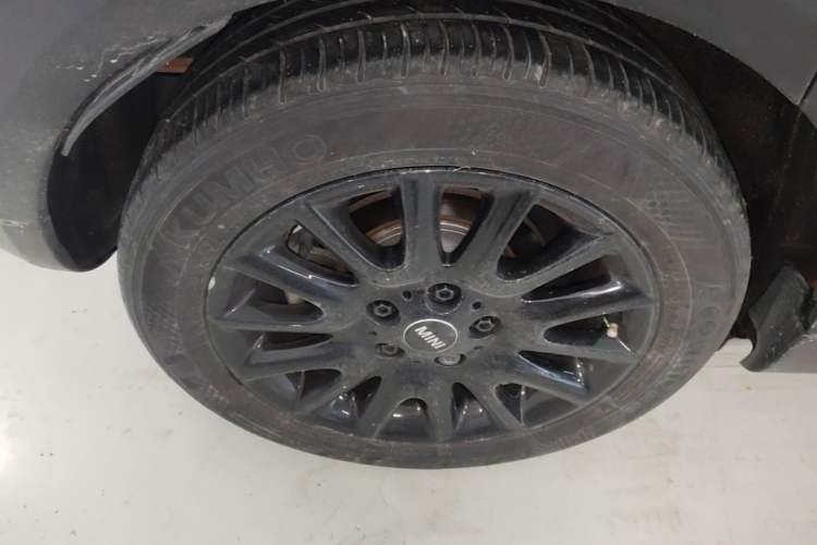 Used MINI 2018 1.5T ONE PLUS Five-Door Edition Right Rear Wheel Hub