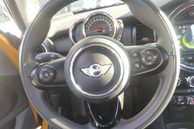 Used MINI 2018 1.5T ONE PLUS Five-Door Edition Steering Wheel