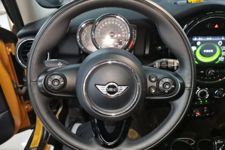 Used MINI 2018 1.5T ONE PLUS Five-Door Edition Steering Wheel