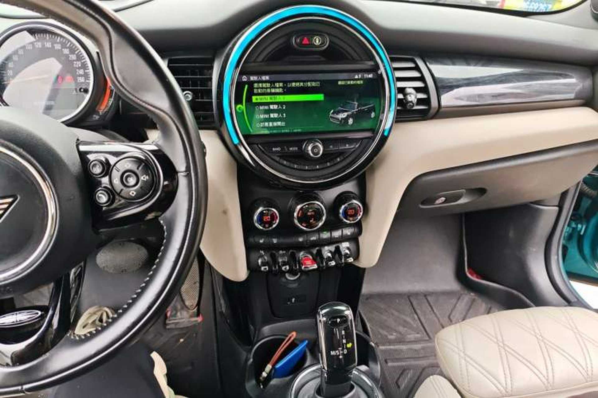 Used MINI 2019 1.5T COOPER CABRIO Artist Audio And AC Panel