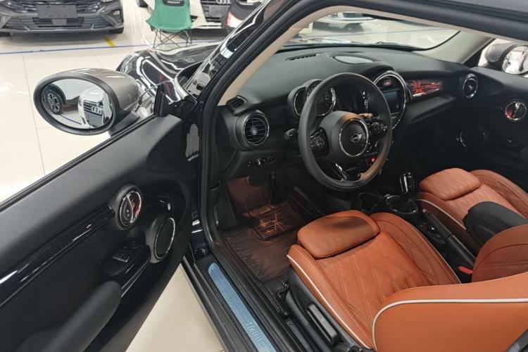Used MINI 2019 1.5T COOPER Artist Driver Seat