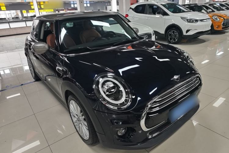 Used MINI 2019 1.5T COOPER Artist Front Right 45 Deg