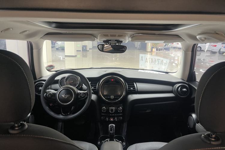 Used MINI 2019 1.5T ONE Interior 2