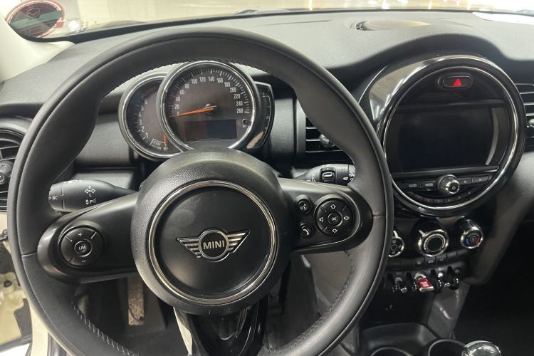 Used MINI 2019 1.5T ONE Interior 3