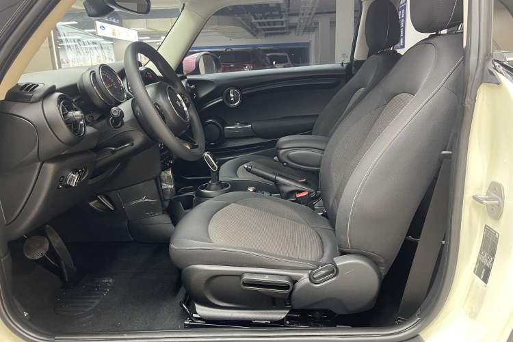 Used MINI 2019 1.5T ONE Interior 6