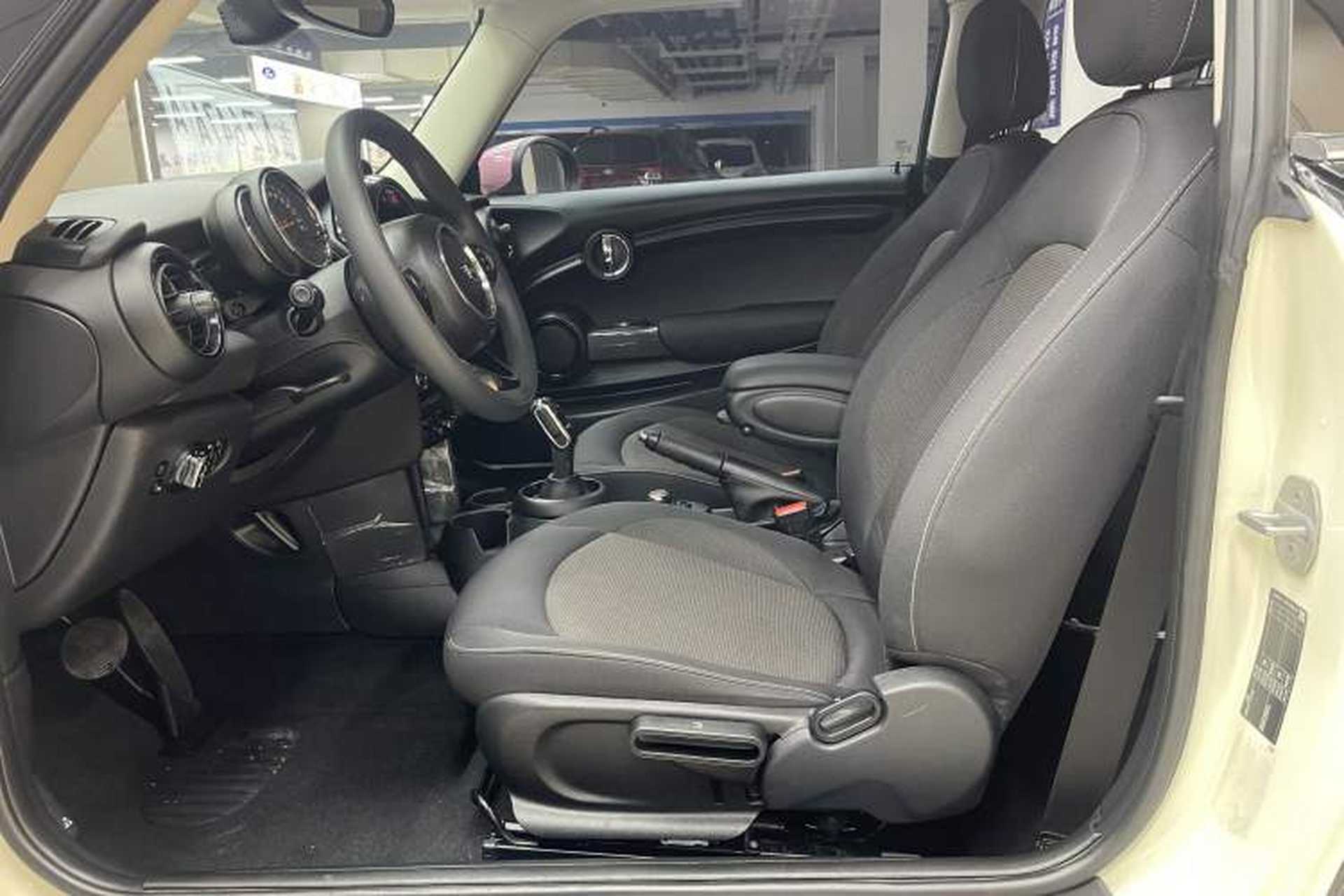 Used MINI 2019 1.5T ONE Interior 6