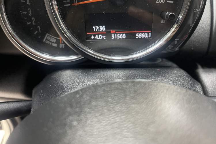Used MINI 2019 1.5T ONE Odometer Close Up
