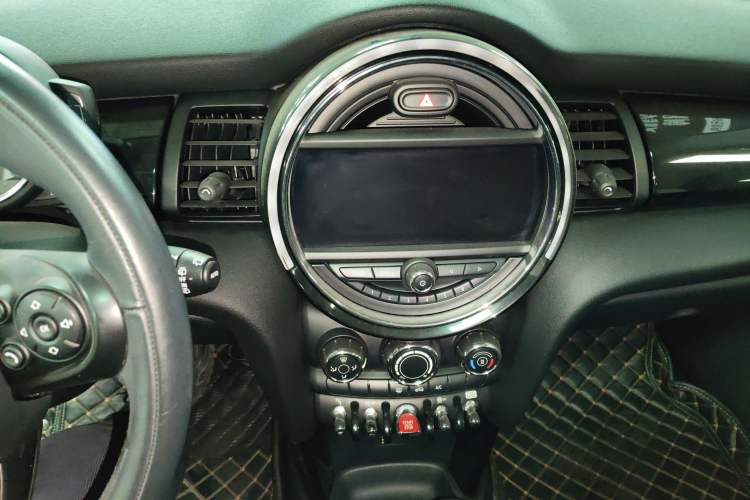 Used MINI 2019 1.5T COOPER Classic Edition Five-Door Version Audio And AC Panel