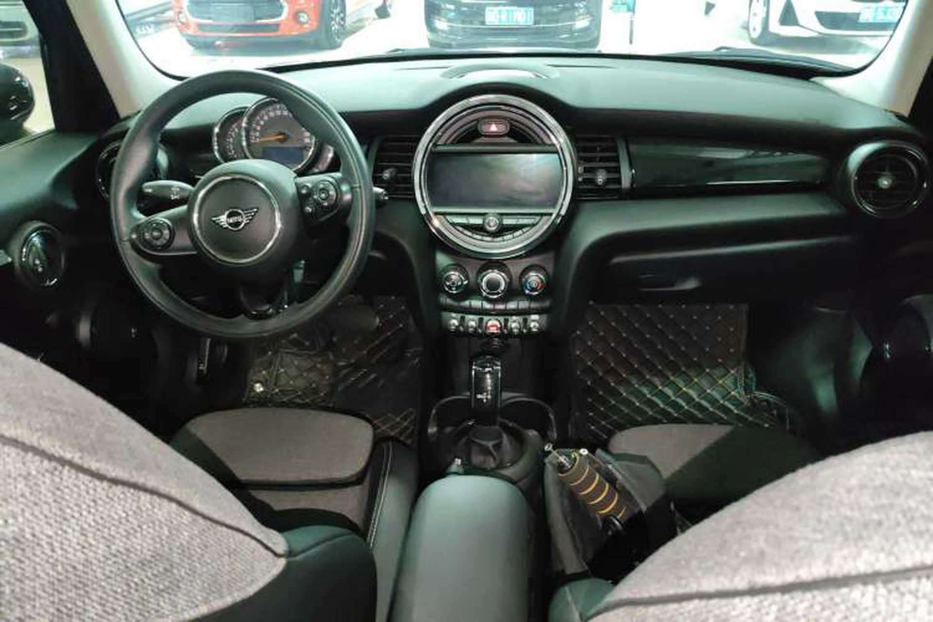 Used MINI 2019 1.5T COOPER Classic Edition Five-Door Version Center Console
