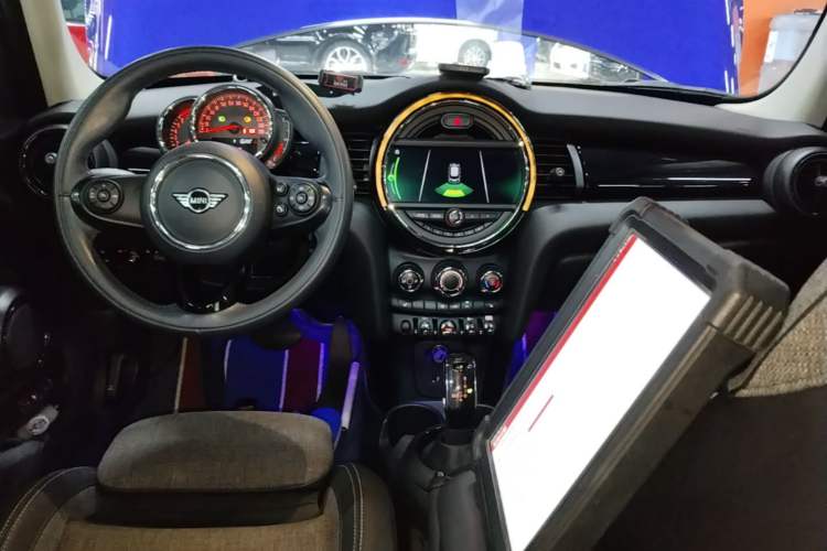 Used MINI 2019 1.5T COOPER Classic Edition Five-Door Version Center Console