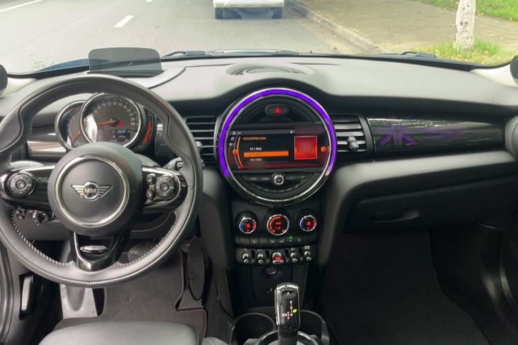Used MINI 2019 1.5T COOPER Artist Center Console